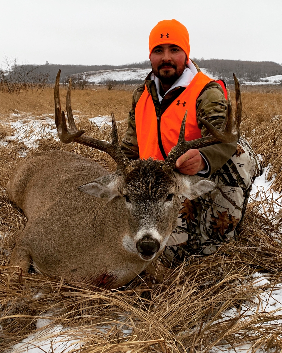 Manitoba Whitetail Hunts Michitoba Outfitting